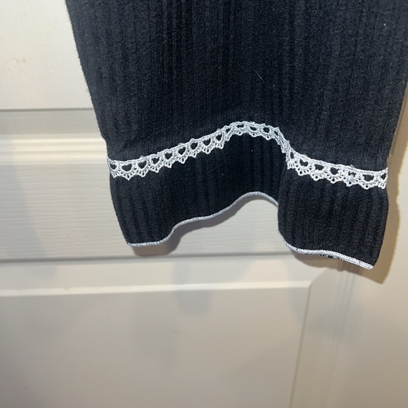 Feminine Black & White Lace-Trimmed Ruffled 2-Piece PJ Set - Picture 8 of 9